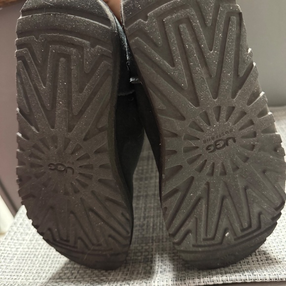 Uggs- Bailey - Picture 4 of 5